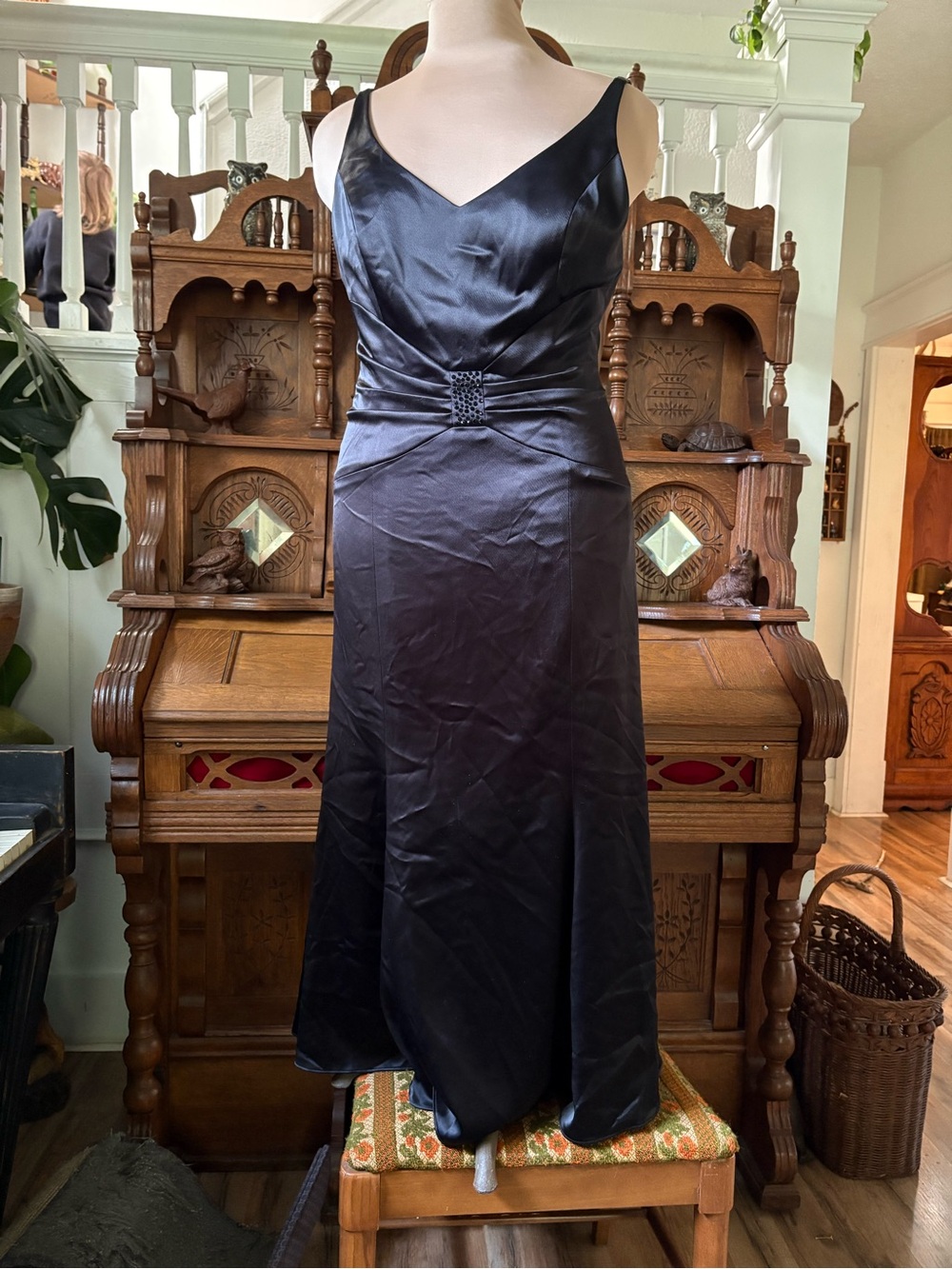 Anne Klein Elegant Black Satin Evening Dress